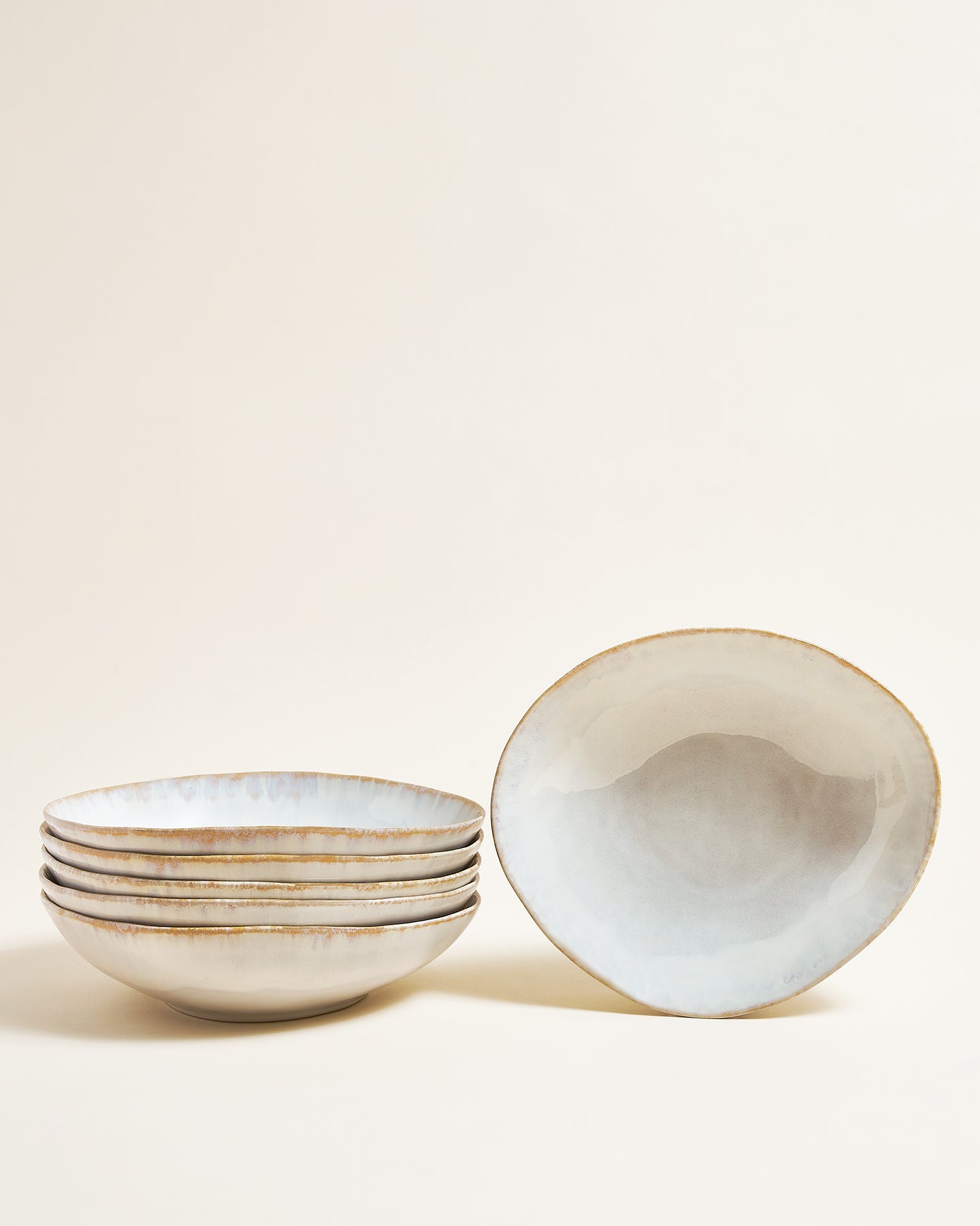 Lino pasta plate mother of pearl
