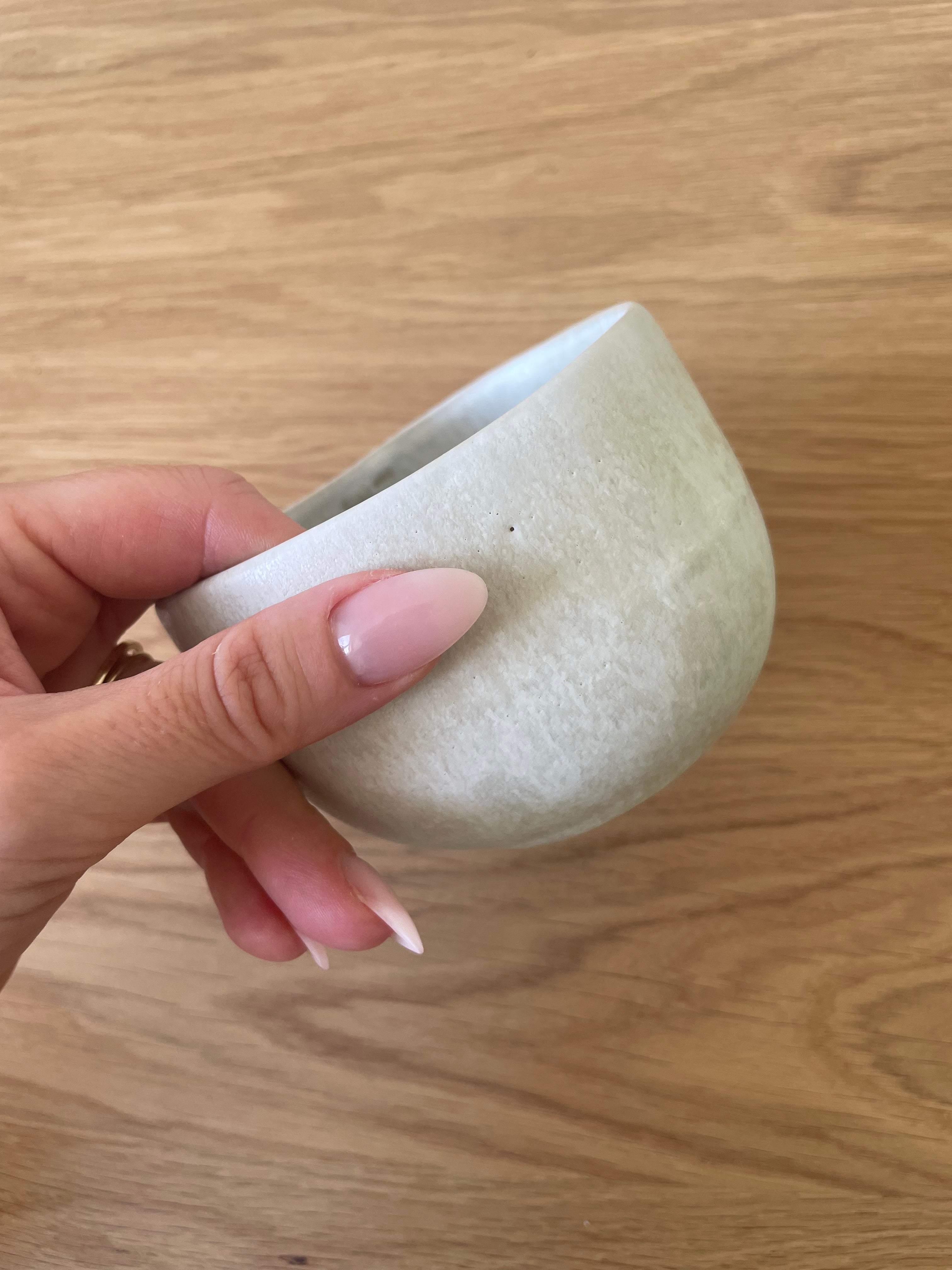Amora Becher Mattweiß Creme B-Ware