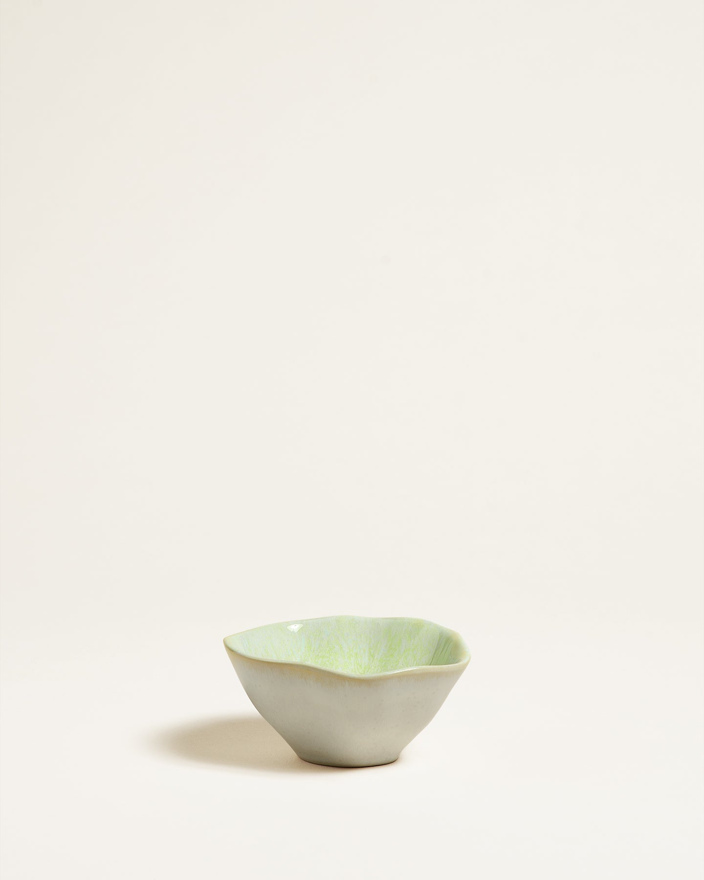 Concha bowl small mother of pearl green