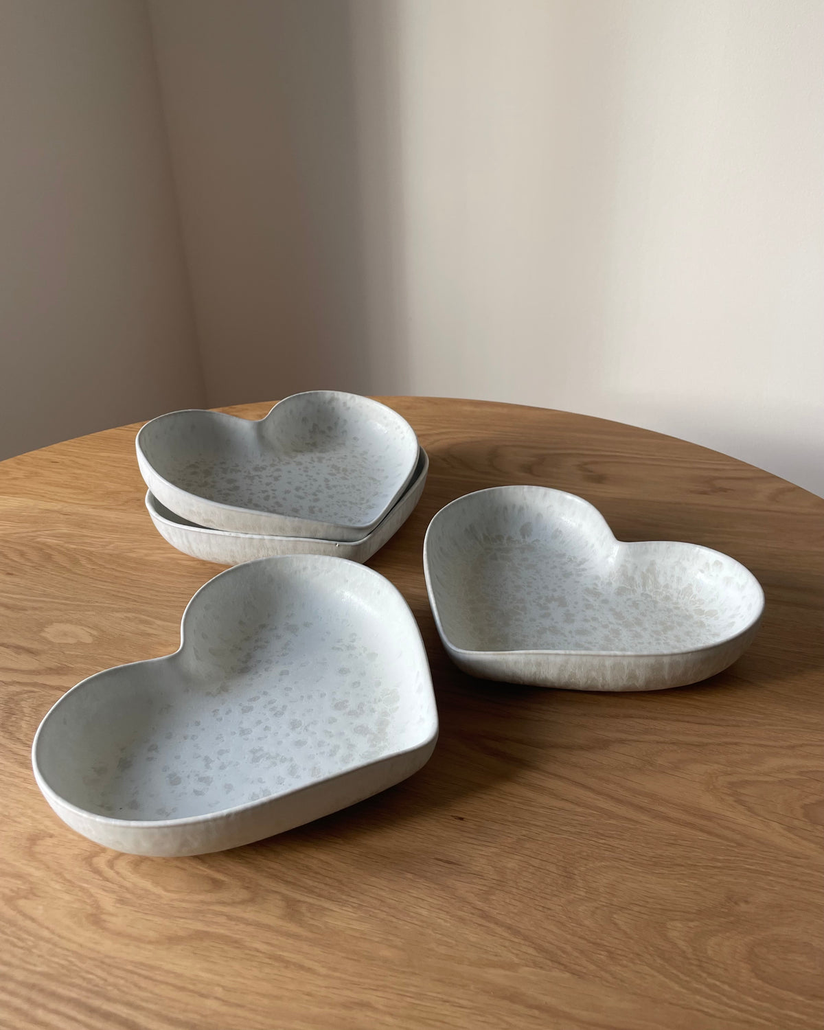 Amora Teller Mattweiss Creme Imperfections
