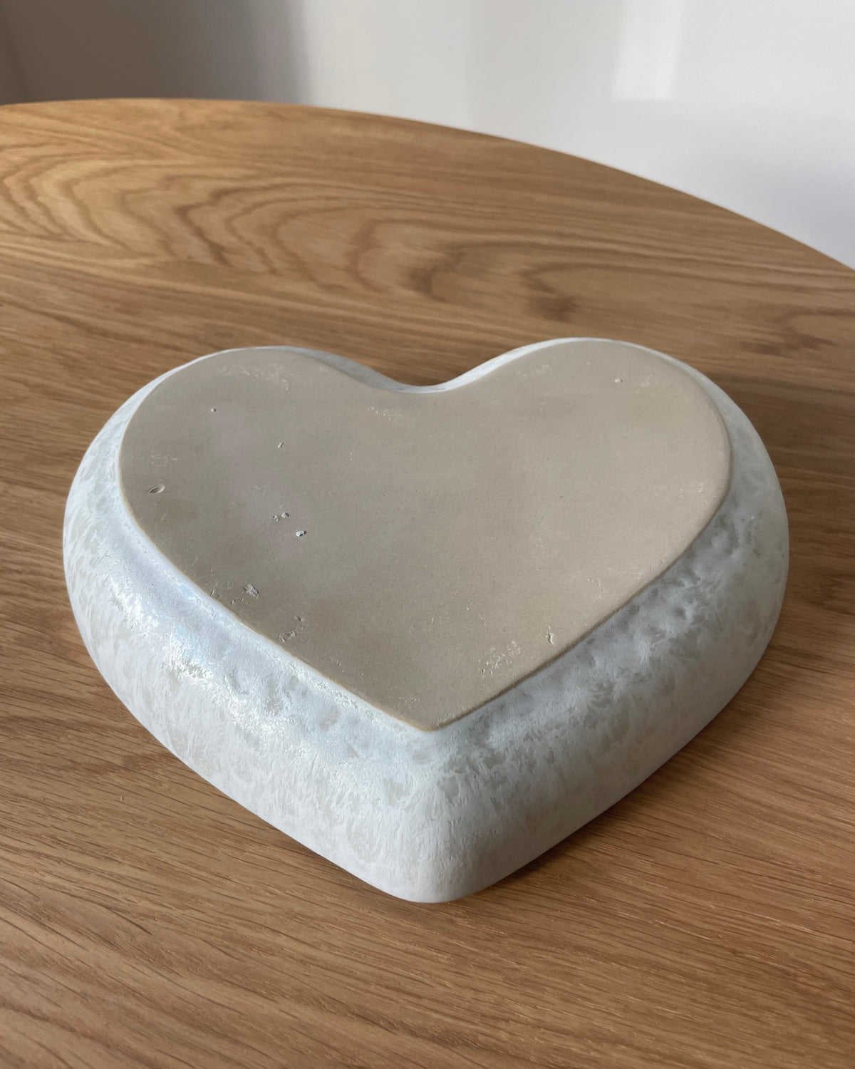 Amora Teller Mattweiss Creme Imperfections