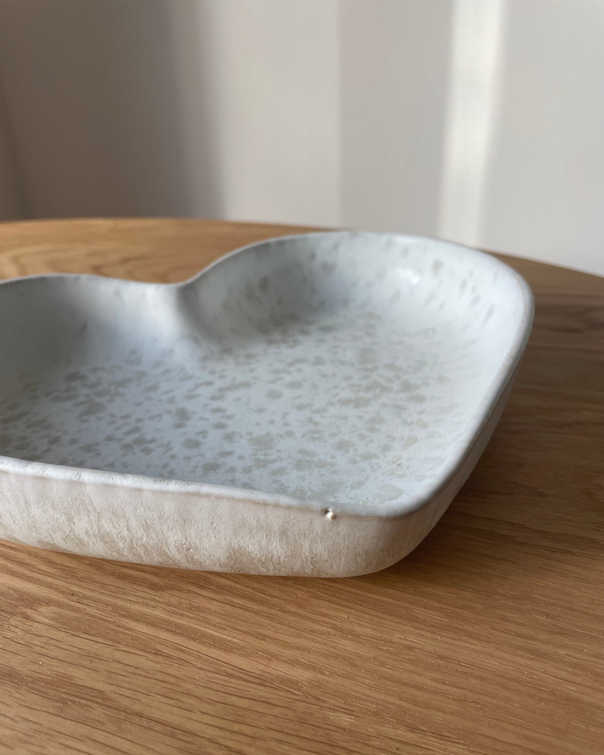 Amora Teller Mattweiss Creme Imperfections