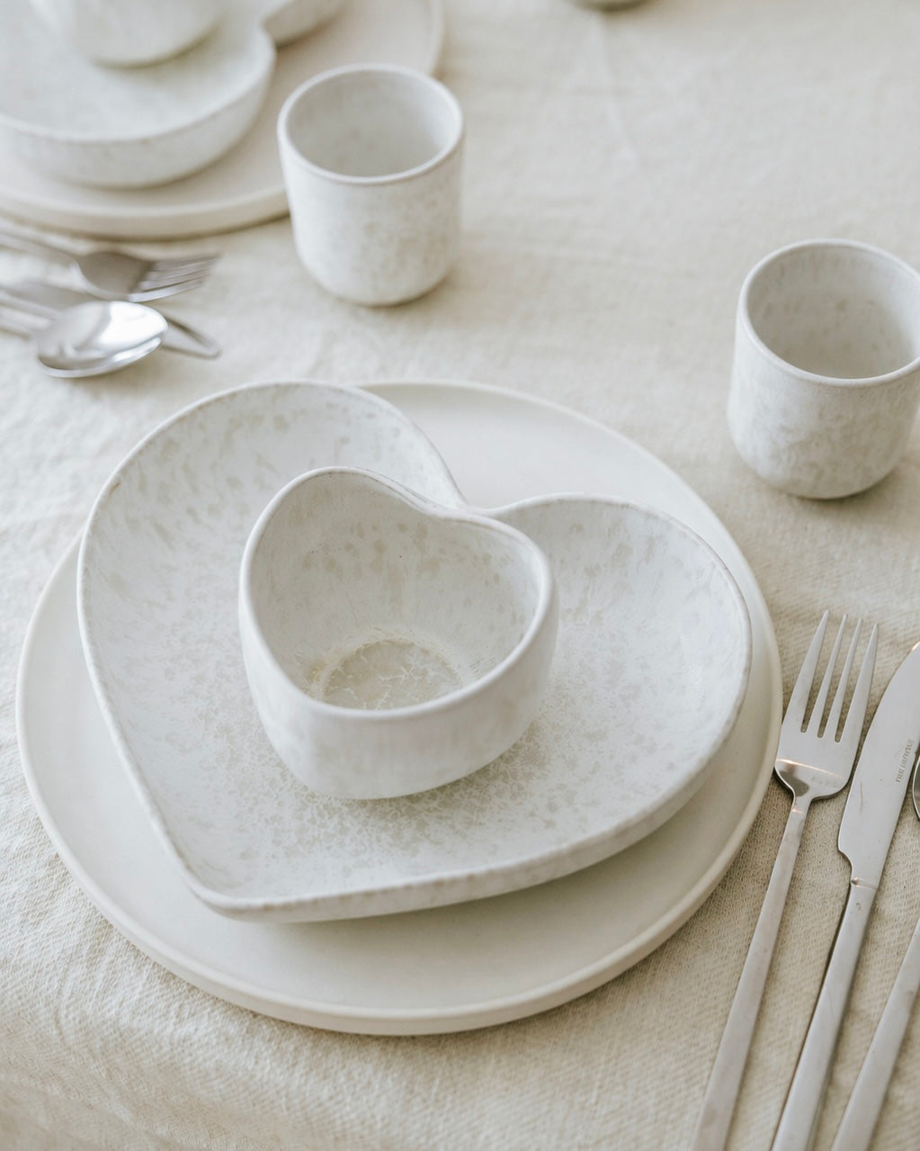 Amora Becher Mattweiß Creme