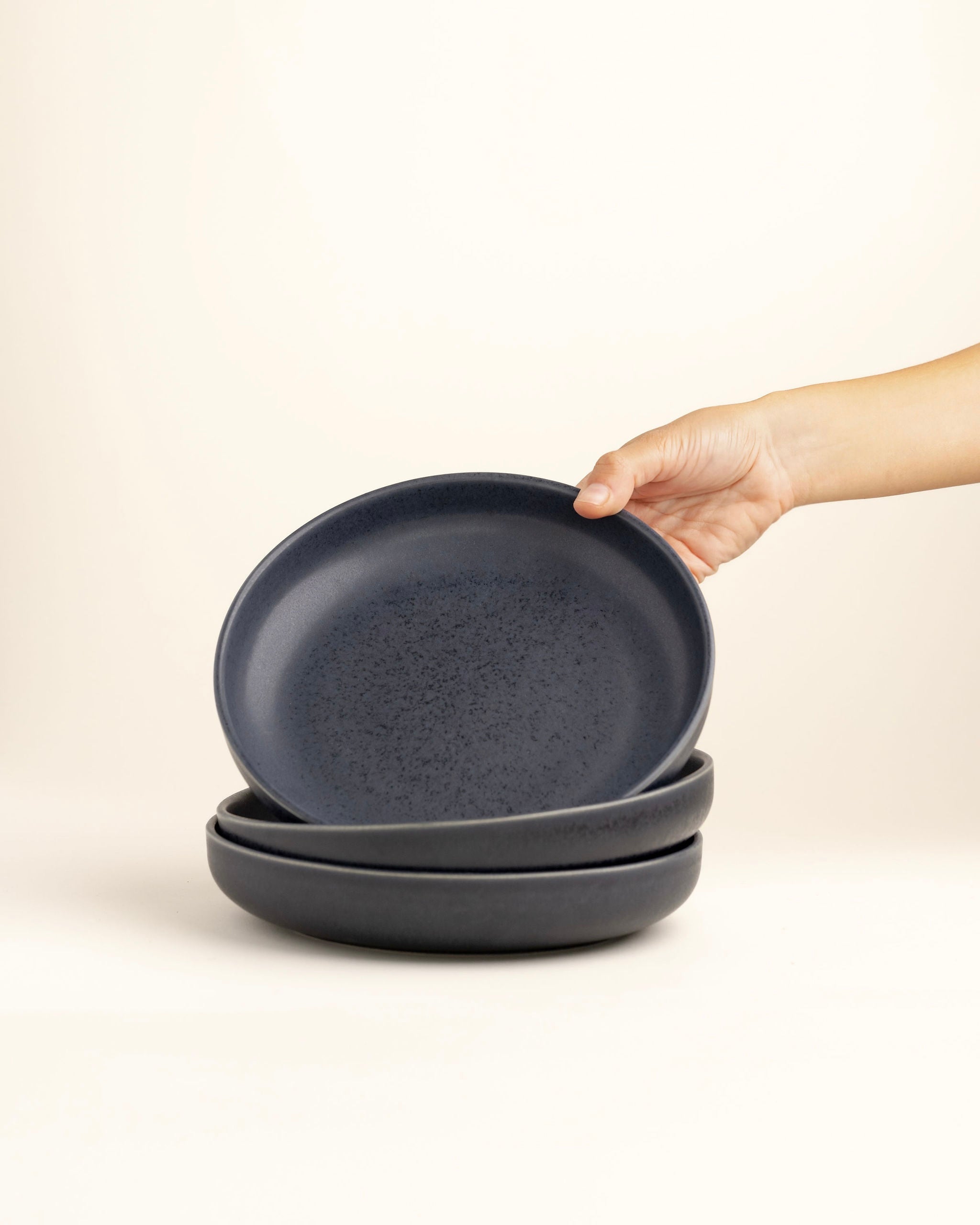 Faro pasta plate matt black blue